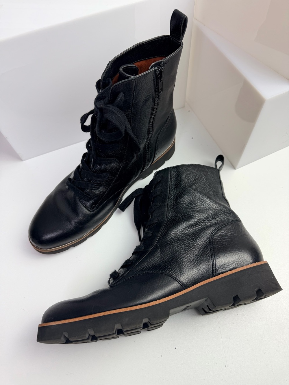 Vionic Lani Combat Boots in Black Size 9